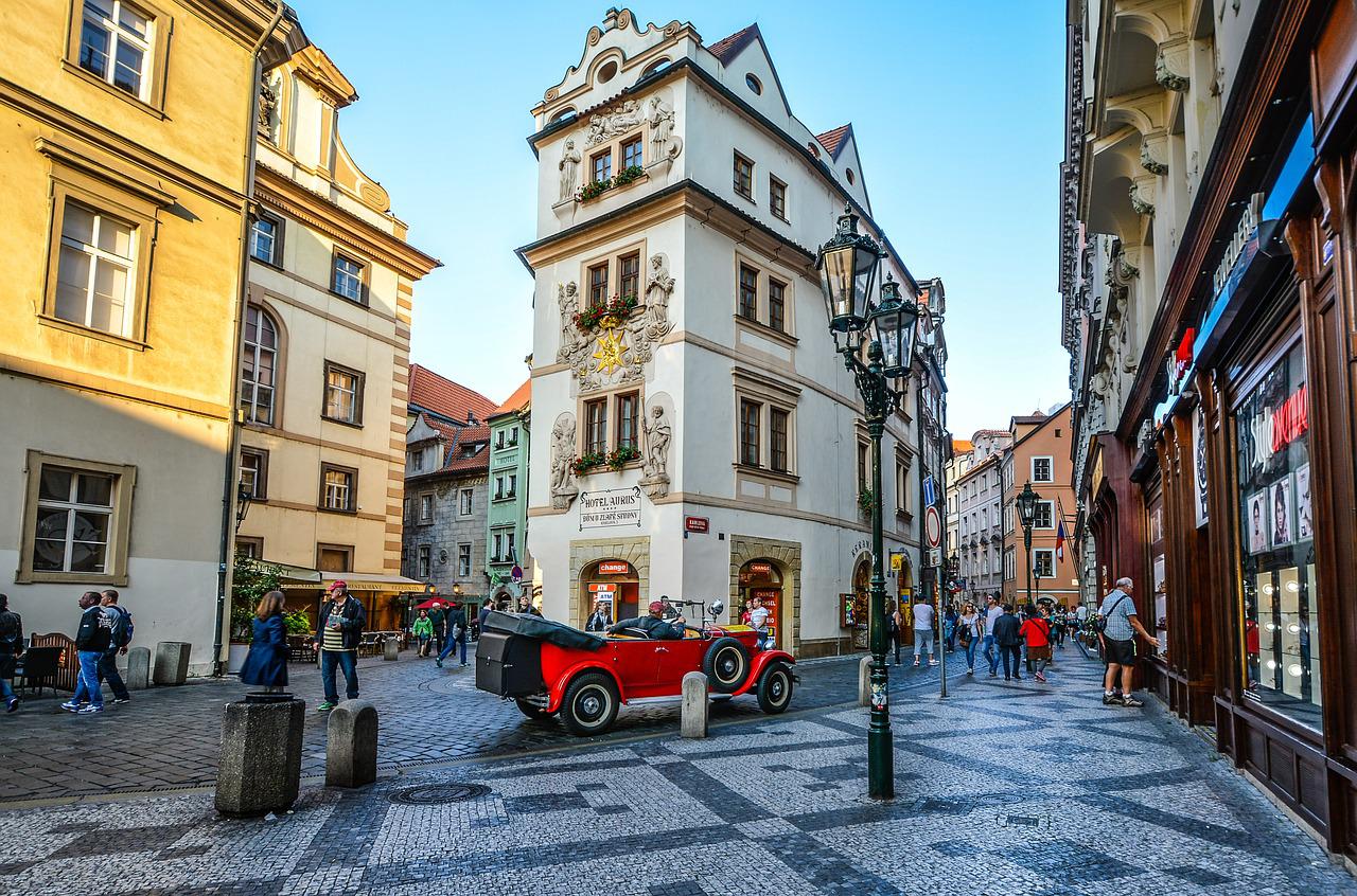 Jakie są najbardziej znane i popularne hotele w Pradze?